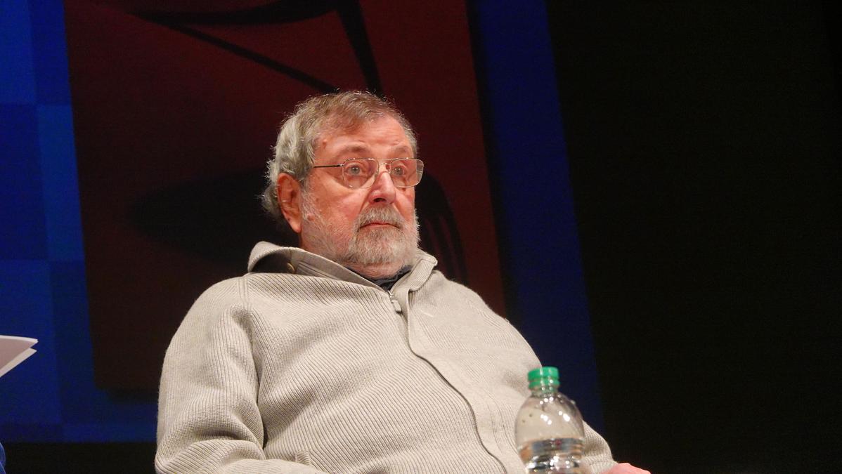 La malattia di Guccini: la sofferenza della maculopatia bilaterale e la perdita della lettura