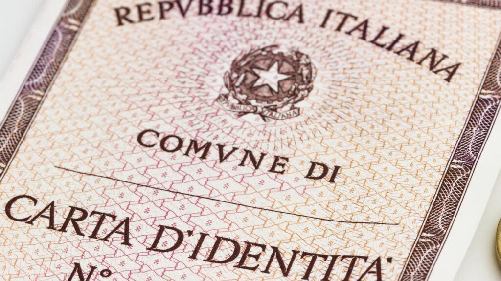 La nuova carta d'identità elettronica diventa obbligatoria per i viaggi all'estero da oggi