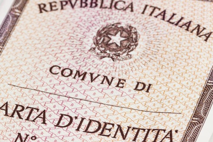 La nuova carta d'identità elettronica diventa obbligatoria per i viaggi all'estero da oggi
