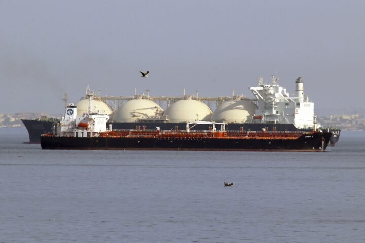 La Russia aumenta la sua flotta di navi metaniere per eludere le sanzioni sul gas naturale