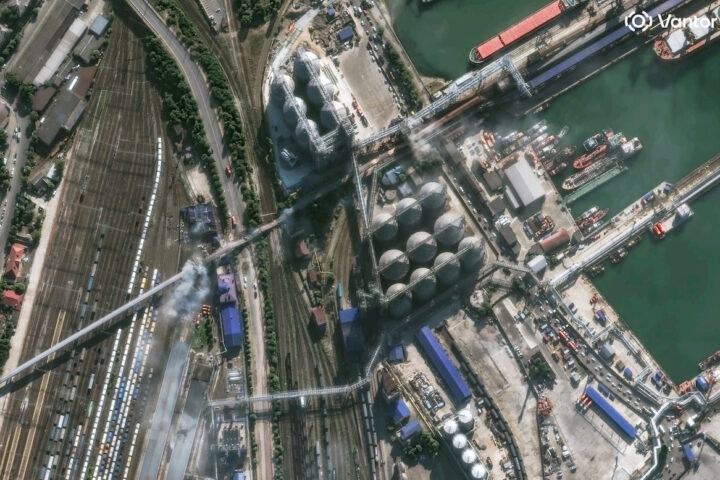 La Russia intensifica i bombardamenti sui porti ucraini per bloccare le esportazioni di grano
