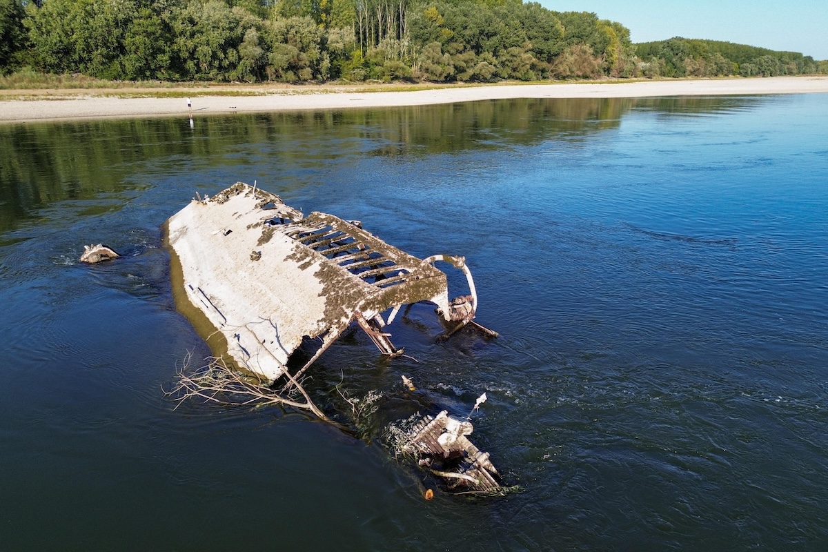 La siccità del Danubio fa riemergere relitti di navi militari e resti di mammut