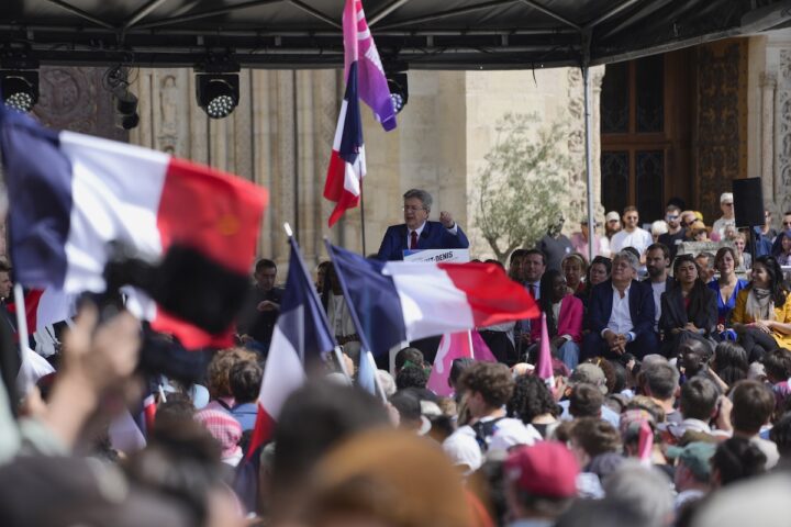 La sinistra francese si divide in vista delle elezioni presidenziali del 18 aprile