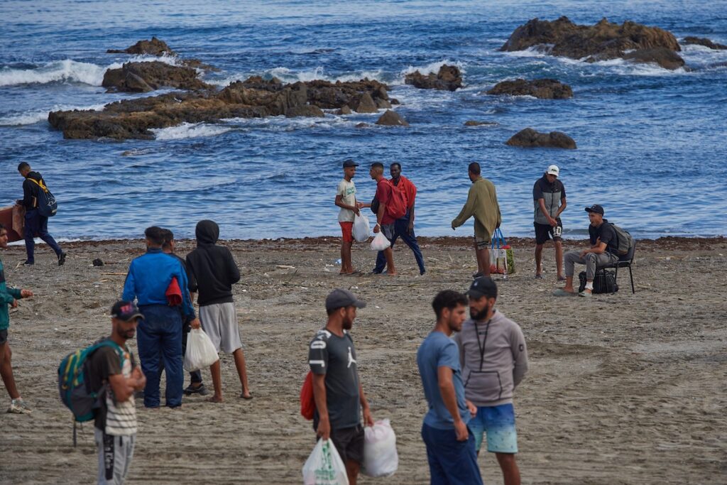 La Spagna richiede l'assistenza di Frontex per gestire 5mila migranti a Ceuta