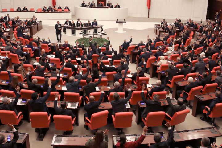 La Turchia approva legge per la riabilitazione di membri del PKK nel processo di pace