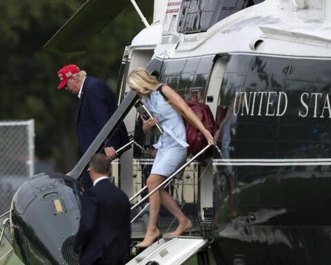 Le lettere di Natalie Harp a Donald Trump: devozione e ambizioni rivelate nel 2023