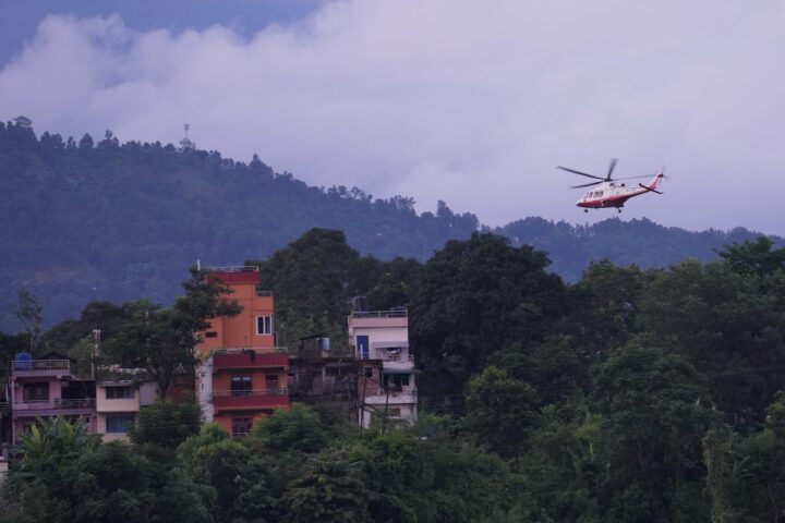 Le ricerche in Nepal e Tibet complicate dal rischio di nuova esondazione