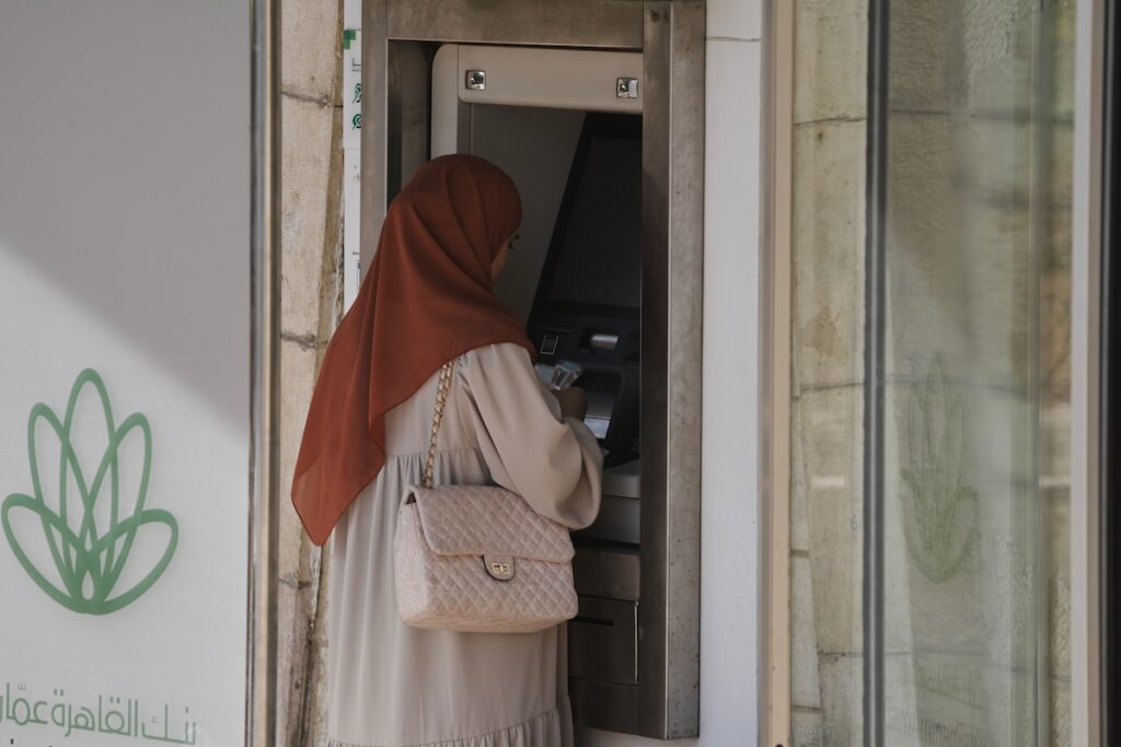L’eccesso di contante in Cisgiordania ostacola lo sviluppo economico sotto il controllo dell'Autorità nazionale palestinese
