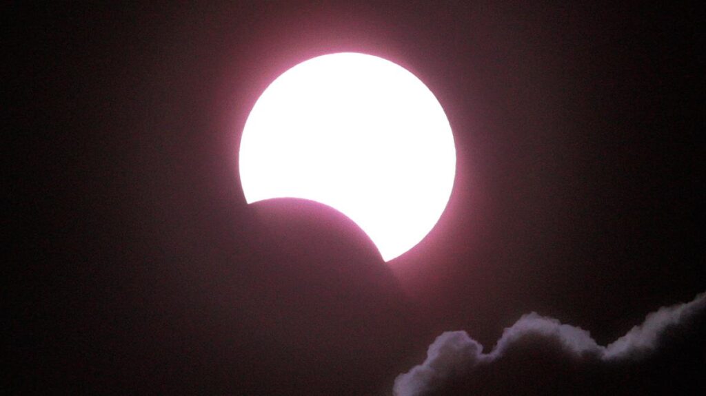 L'eclissi solare del 12 agosto 2026: visibilità parziale in Italia, massima oscuramento al Nord