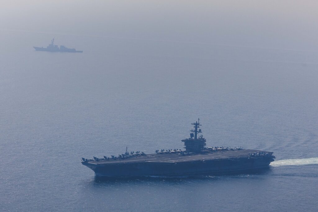 L'equipaggio della portaerei USS Lincoln in grave difficoltà dopo otto mesi di missione