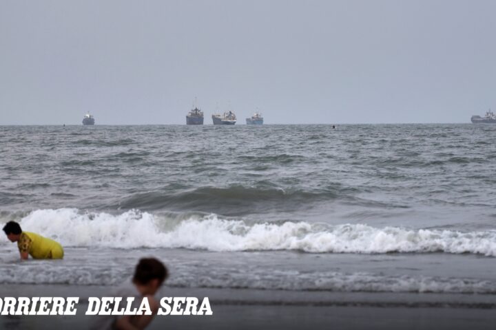 L'Iran stabilisce condizioni per la riapertura dello Stretto di Hormuz dopo il passaggio di sole sette navi