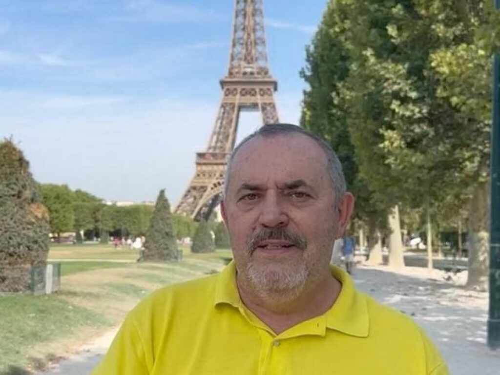 L'oppositore russo Nadezhdin si rifugia a Parigi, criticando la repressione di Mosca