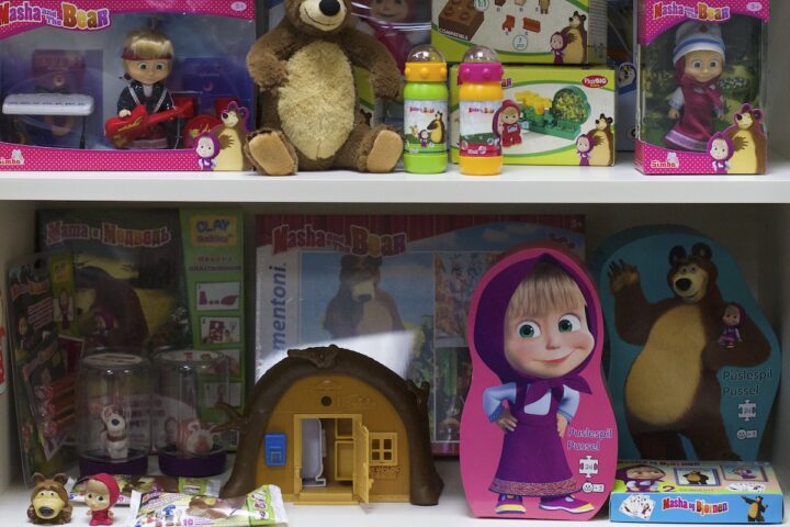 L'Ucraina sanziona produttori del cartone animato russo "Masha e Orso" per propaganda pro-russa
