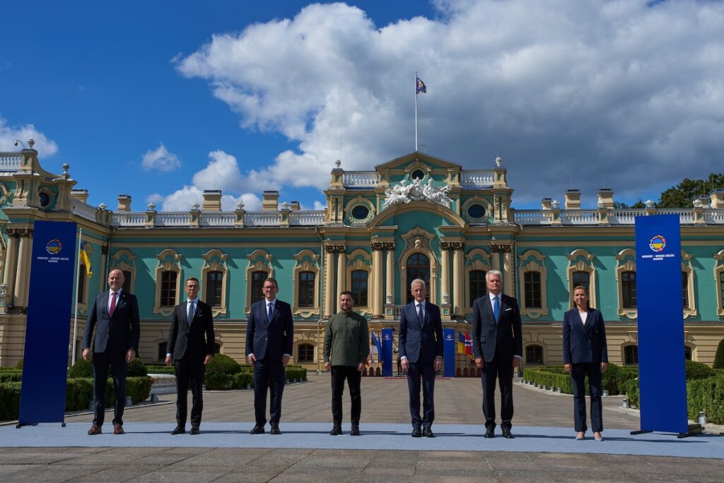 L'Unione Europea approva un pacchetto di aiuti militari di 6,1 miliardi di euro per l'Ucraina