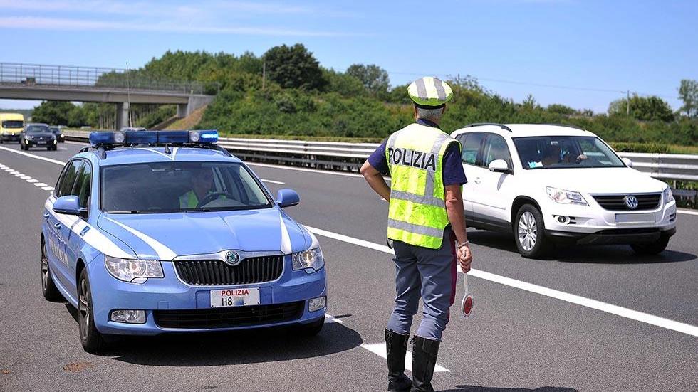 Madre e nonna coinvolte in un rapimento di neonata a Caserta, fermate in autostrada verso Romania