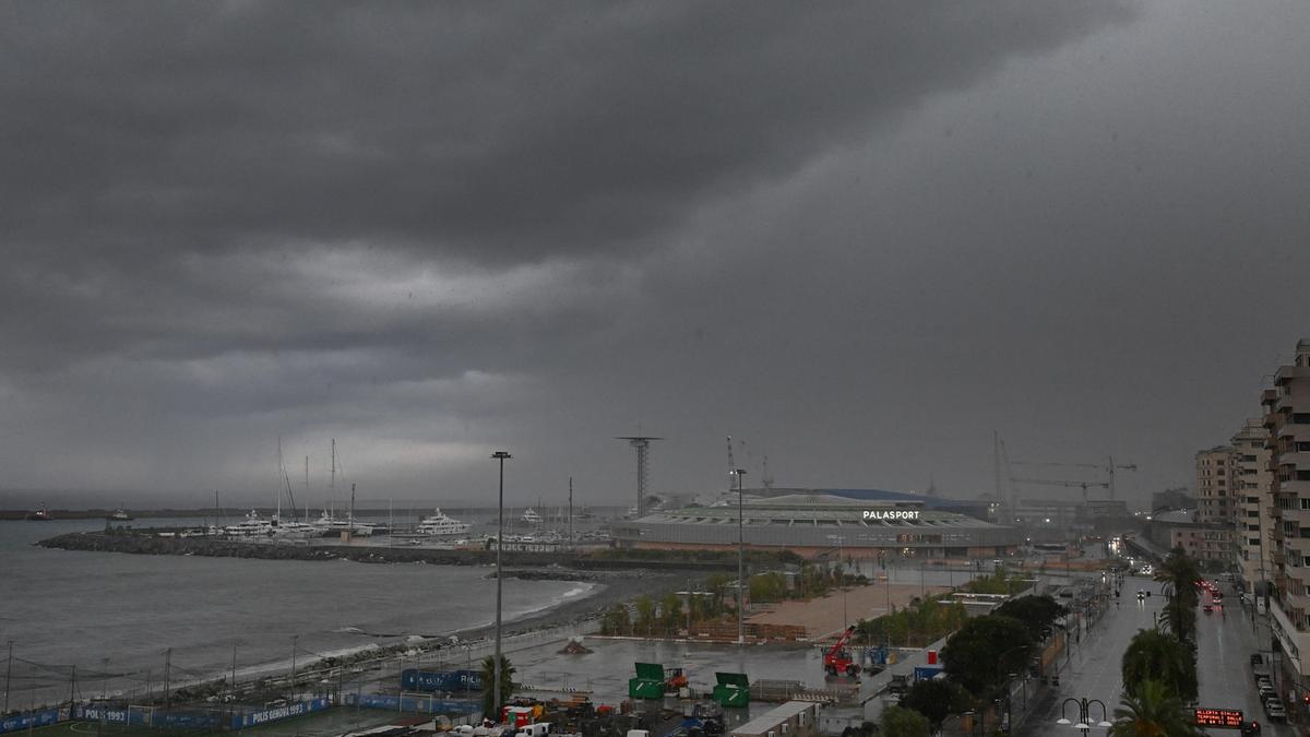Maltempo in Nord Italia: allerta con blackout nella stazione di Ventimiglia
