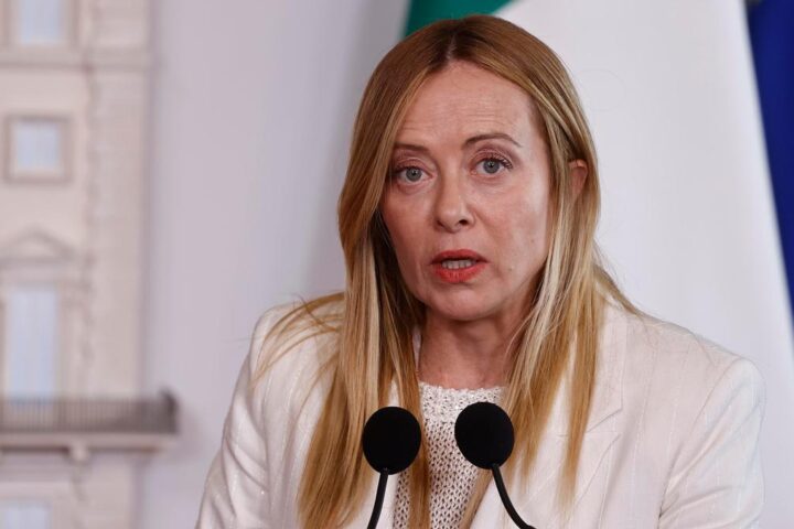 Meloni accusa le opposizioni: “Il patto Ue protegge l'Italia, stop ai boomerang sui migranti”