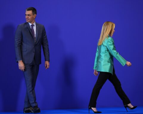Meloni utilizza la crisi di Ceuta per attaccare le politiche migratorie spagnole di Sánchez