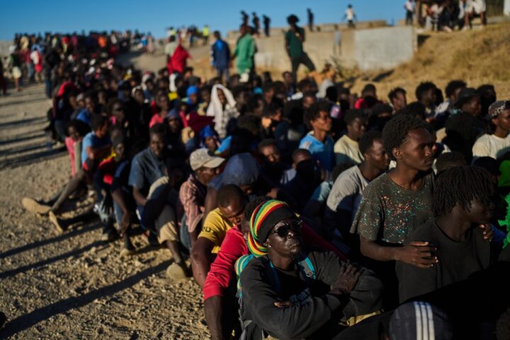 Meta e TikTok collaborano con l'Unione Europea per il fact checking sulla crisi migratoria a Ceuta