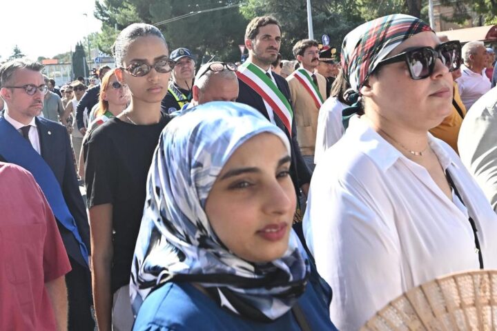 Migliaia in corteo a Bologna per ricordare le vittime del 2 agosto e chiedere giustizia