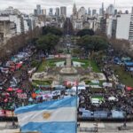 Milei costretto a ridimensionare la riforma sui terreni per stranieri in Argentina