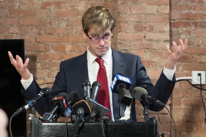 Milo Yiannopoulos, attivista britannico di destra, arrestato negli Stati Uniti per violazione delle norme migratorie