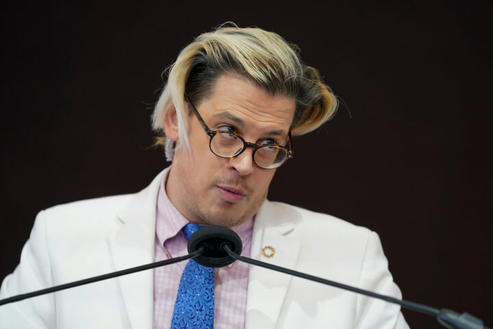 Milo Yiannopoulos espulso dagli Stati Uniti dopo arresto per violazione della legge sull'immigrazione