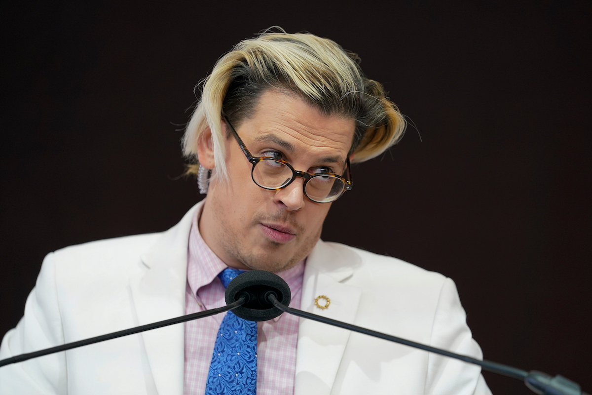 Milo Yiannopoulos espulso dagli Stati Uniti dopo arresto per violazione della legge sull'immigrazione