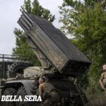 Missili russi colpiscono Kiev: un morto e 12 feriti in attacco notturno