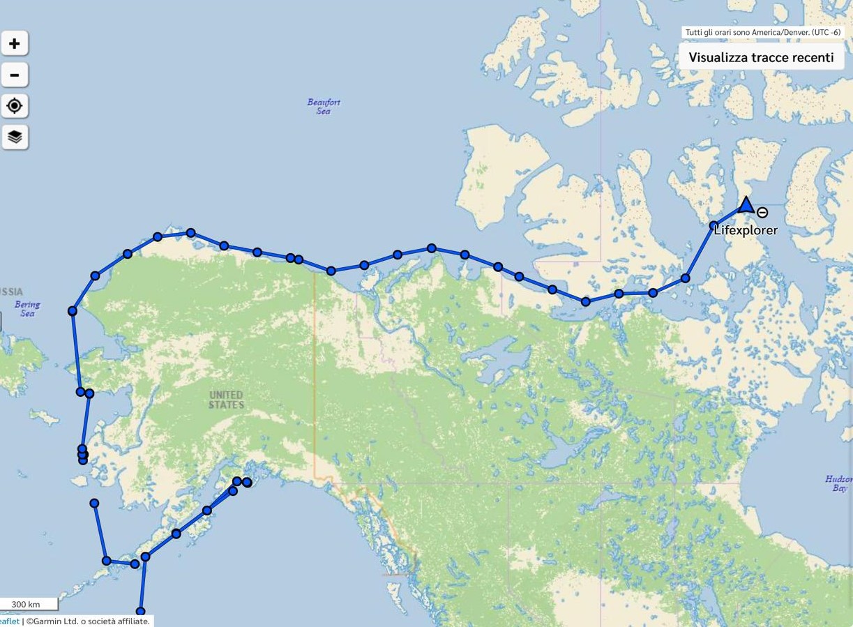 Navigazione nelle acque senza ghiaccio di Cambridge Bay tra orsi e balene