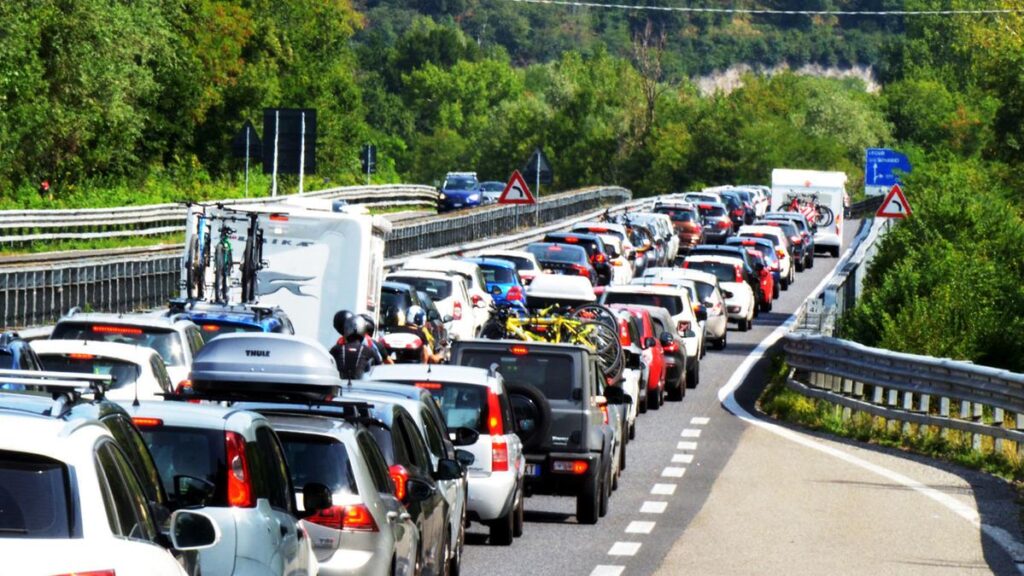 Nuovo codice della strada: l'entrata in vigore prevista tra febbraio e marzo 2027