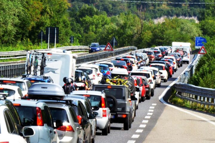 Nuovo codice della strada: l'entrata in vigore prevista tra febbraio e marzo 2027