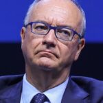 Obbligo di studio dell'italiano per genitori di studenti in difficoltà, proposta del ministro Valditara