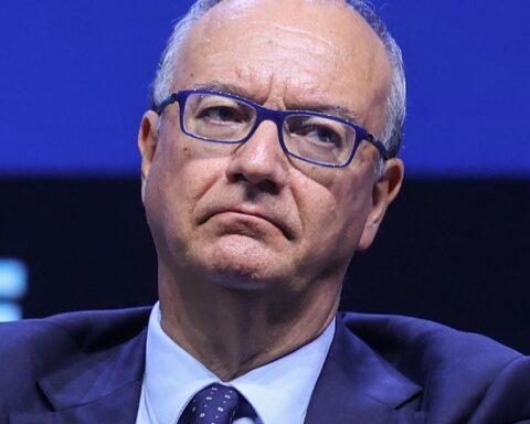 Obbligo di studio dell'italiano per genitori di studenti in difficoltà, proposta del ministro Valditara