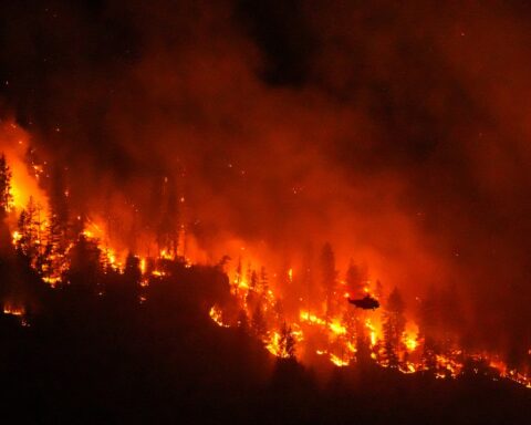 Oltre 20mila evacuati nella British Columbia a causa di un incendio devastante