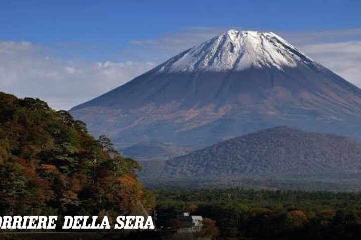 Padre abbandona figlio di 7 anni sul monte Fuji durante la scalata