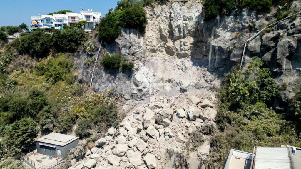 Pozzuoli, emergenza dopo il terremoto: oltre 300 sfollati e richieste di evacuazione urgente
