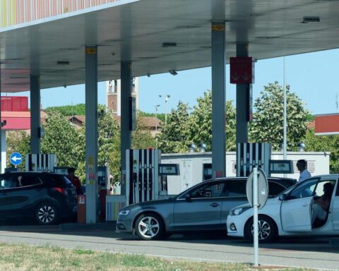 Prezzi del diesel superano 3 euro al litro in alcune stazioni di servizio in Italia
