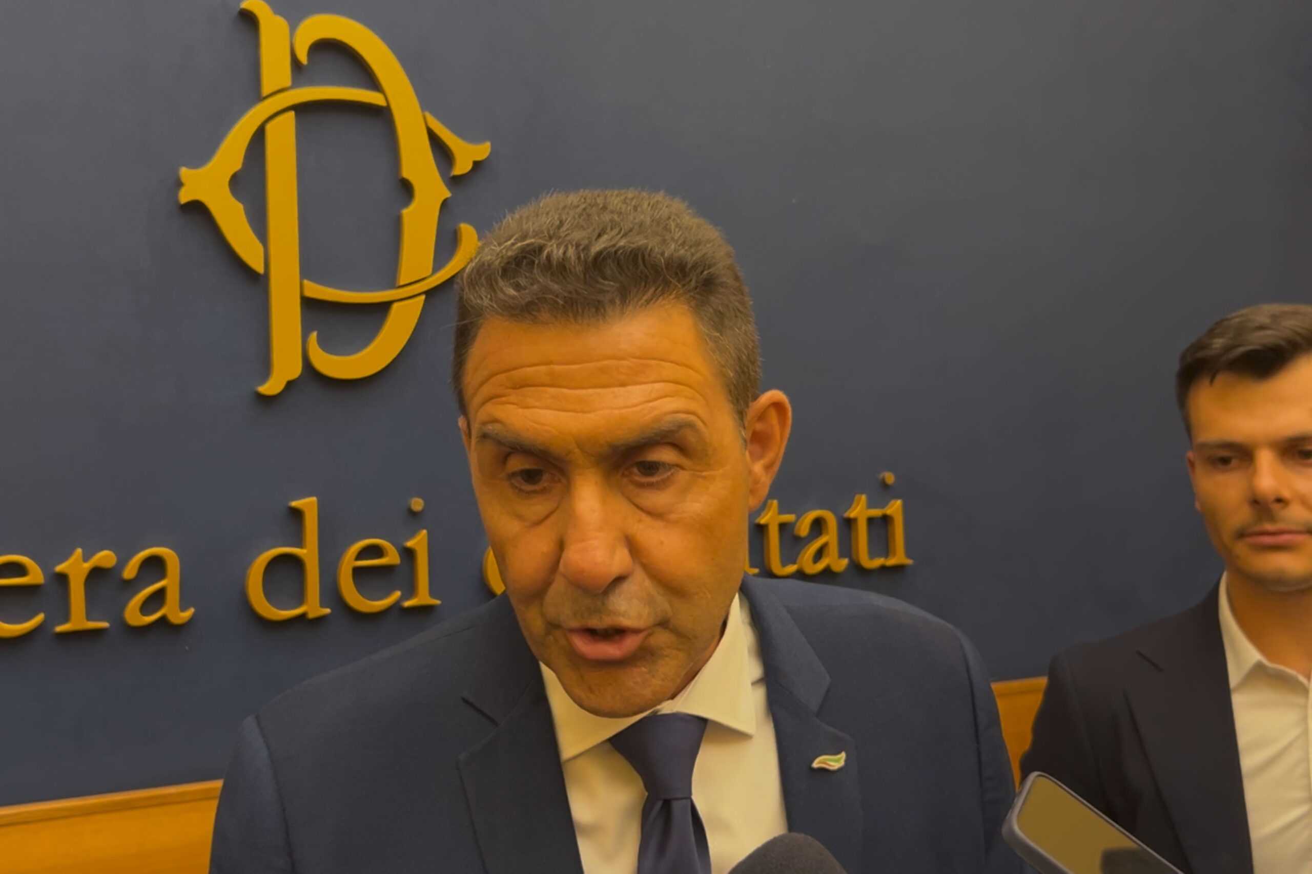 Proposte di Vannacci: «Rastrellamento a Rogoredo, cittadinanza dopo 20 anni e stop al ricongiungimento familiare»