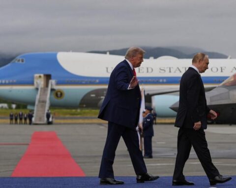 Putin al vertice di Anchorage: le illusioni del leader russo e la realtà del conflitto ucraino