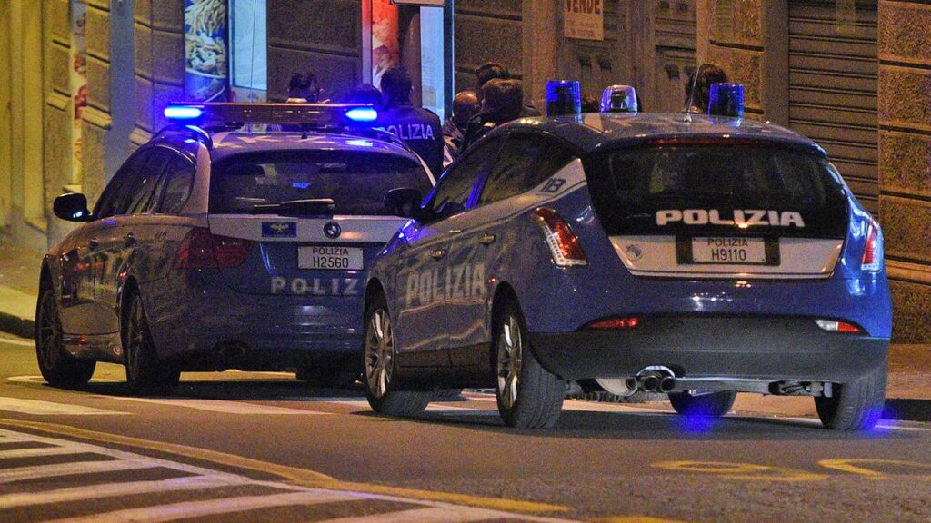 Ragazzino ferito con un coltello mentre difende la madre in una lite a La Spezia