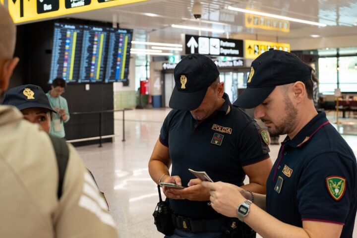Reintroduzione dei controlli tra Italia e Spagna in risposta alla crisi migratoria a Ceuta