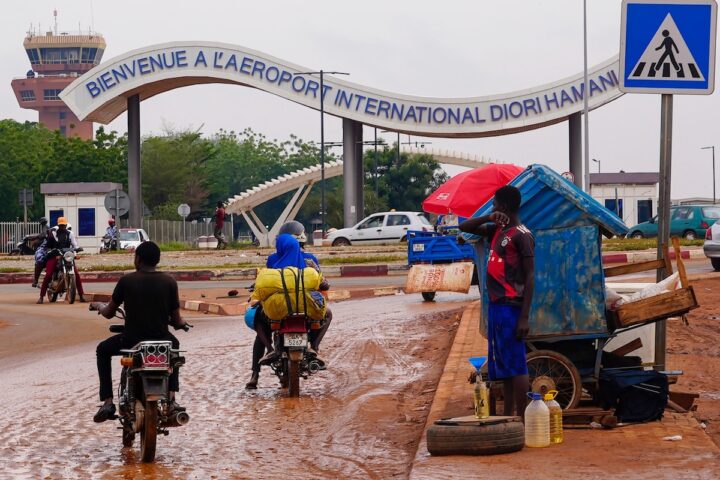 Ribellione a Niamey: la giunta militare afferma di aver represso l’ammutinamento