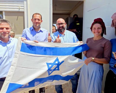Ritorno dei coloni israeliani a Kadim, insediamento smantellato nel 2005 nella Cisgiordania