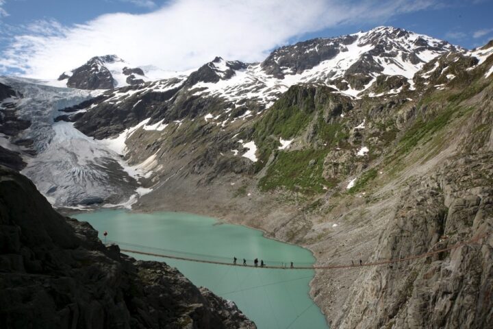 Ritrovati sui ghiacciai svizzeri i corpi di due alpinisti dispersi dal 1992