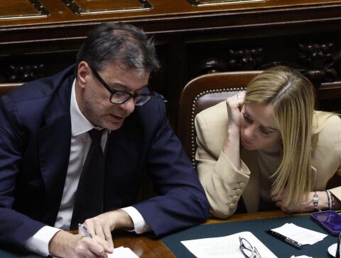 Riunione del Consiglio dei ministri in ritardo di un'ora dopo colloqui tra Meloni, Salvini, Tajani e Giorgetti