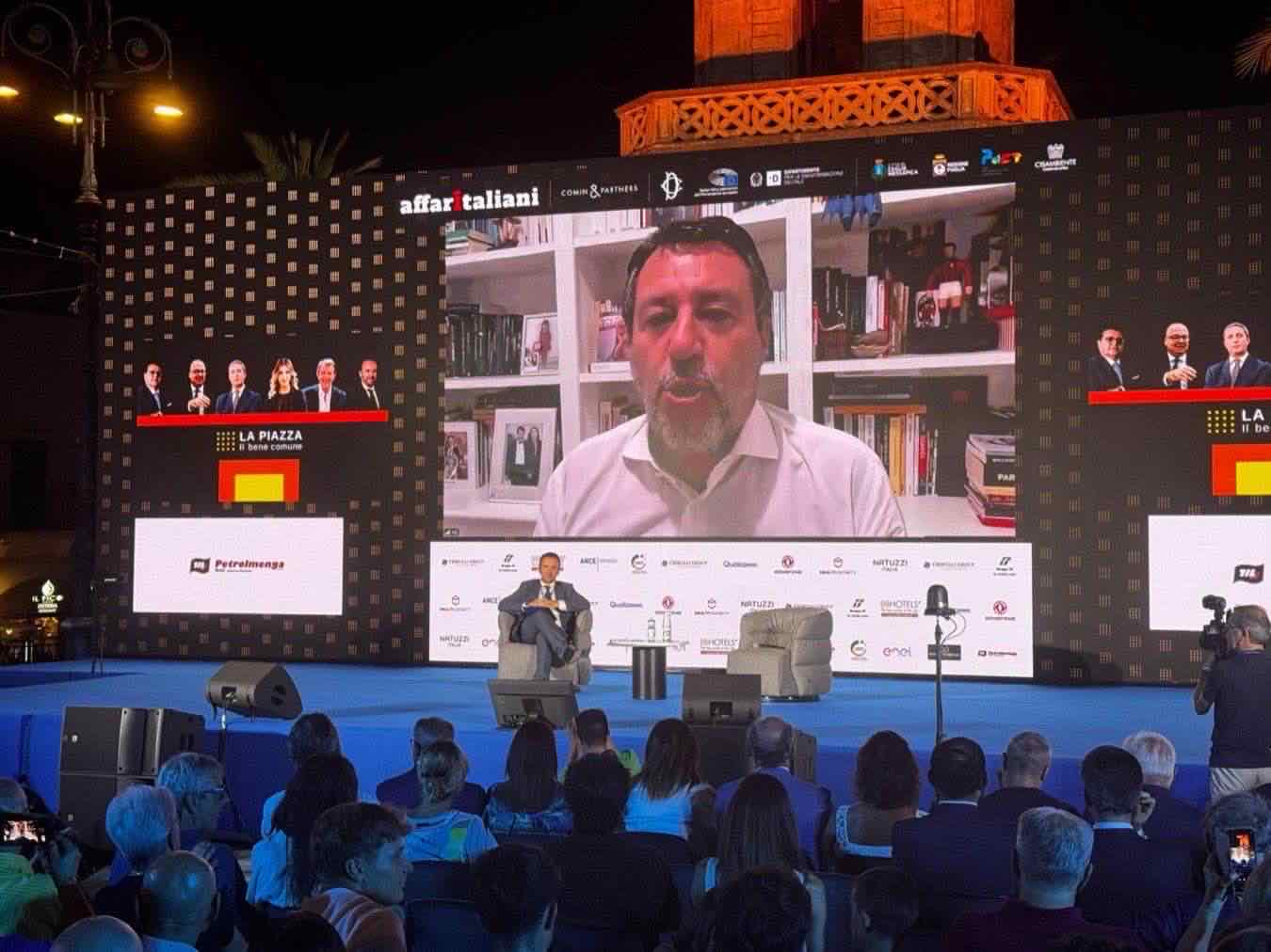 Salvini risponde alle critiche nordiste e difende gli extraprofitti: «Meglio sacrificare cinque banchieri che cinquanta milioni di italiani»