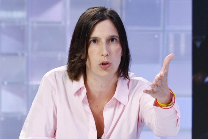 Schlein accusa Meloni sul caro carburanti: «Il governo tassi gli extraprofitti energetici»