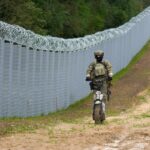 Scoperto tunnel segreto usato dai migranti per entrare in Lettonia dalla Bielorussia