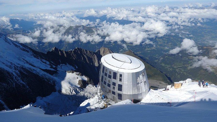 Sindaco di Saint-Gervais nega soccorso gratuito per 32 alpinisti bloccati sul Monte Bianco
